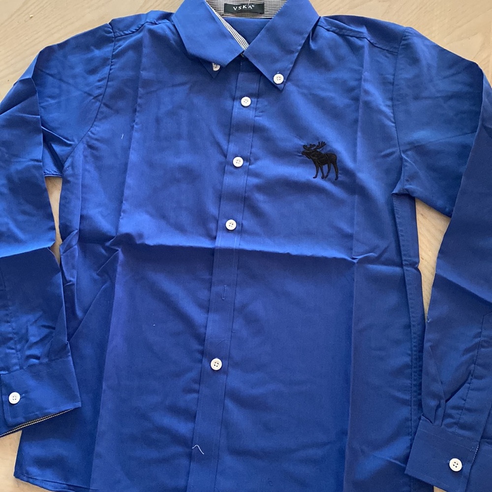 NWT, VSKA brand, medium blue mens button-down shirt, size M